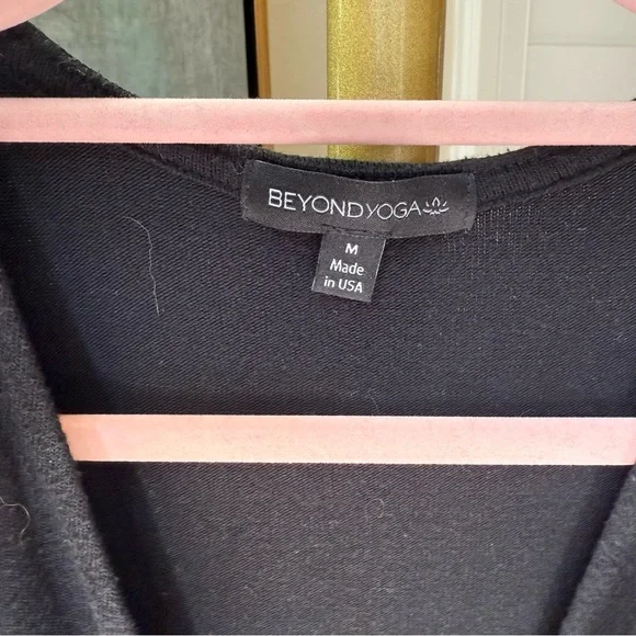 Beyond yoga, black woman’s wrapped up pullover sweatshirt, top size medium - Picture 9 of 15